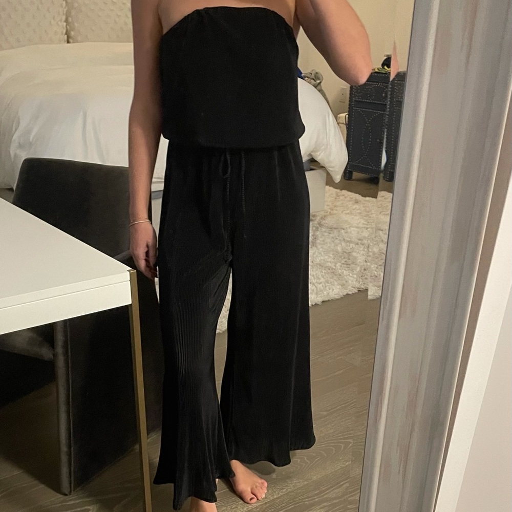 Ribbed silky jumpsuit perfect for summer or winter!